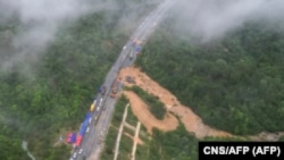 У Китаї через провал шосе загинули близько пів сотні людей
